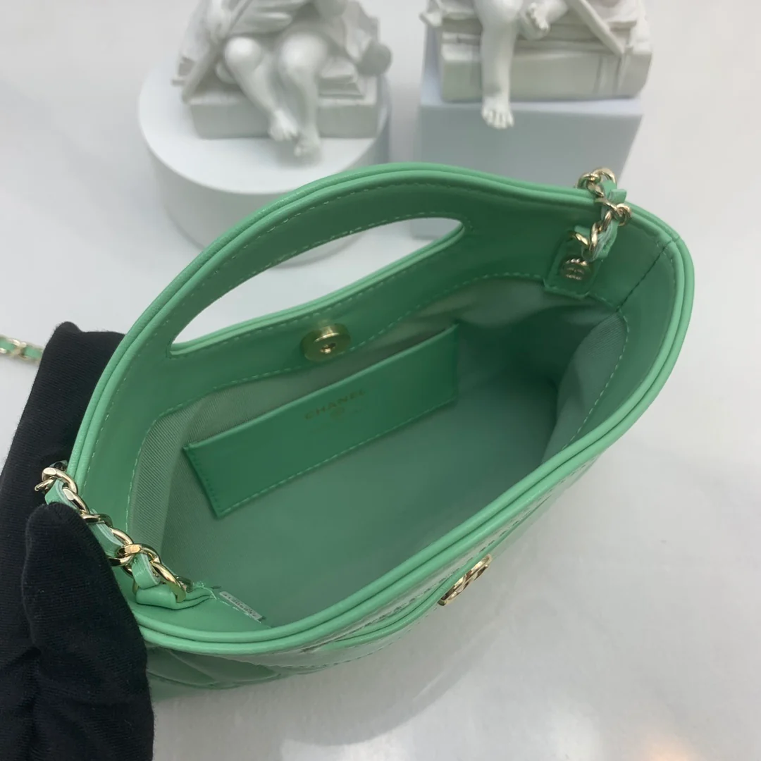 Сумка Chanel 24c 31 серии из нано-ягнячьей кожи - зеленая