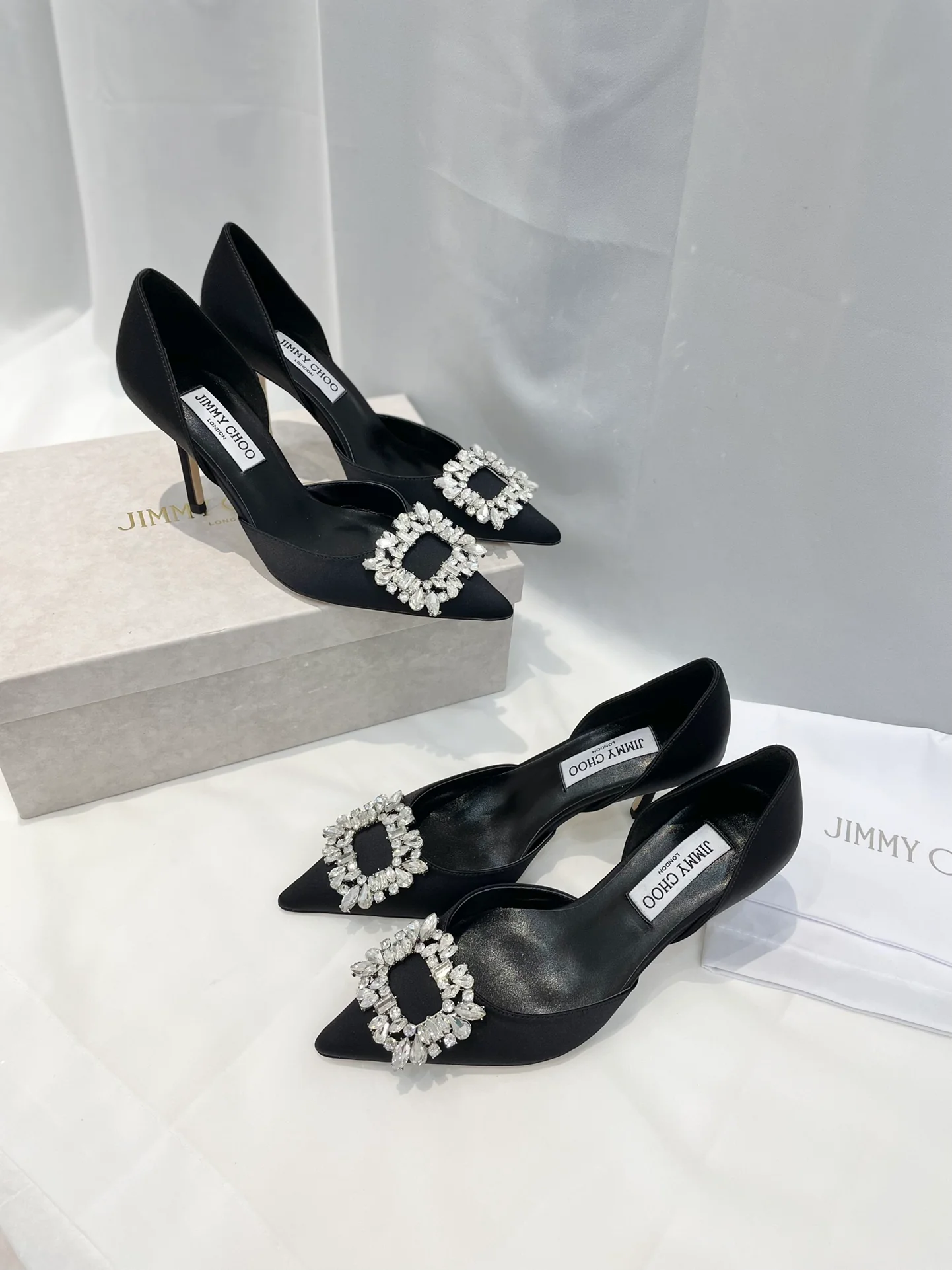 Серия Jimmy Goddess - Туфли на высоком каблуке с бриллиантовой пряжкой - Черные - 1