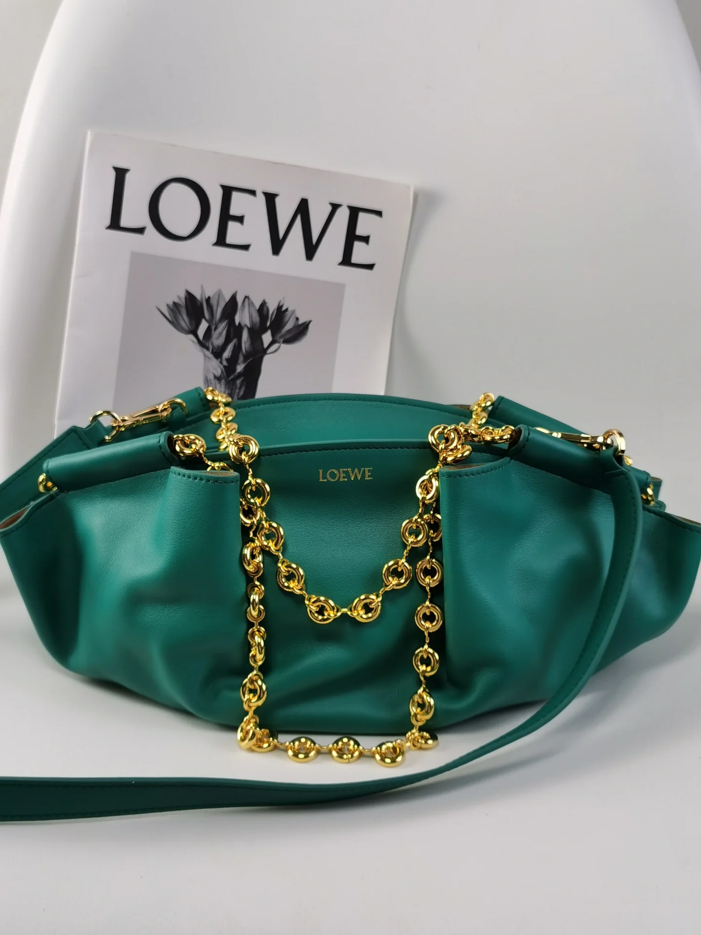 Сумка для прогулок Loewe Paseo - телячья кожа наппа - маленькая - цепочка - озерно-зеленый цвет