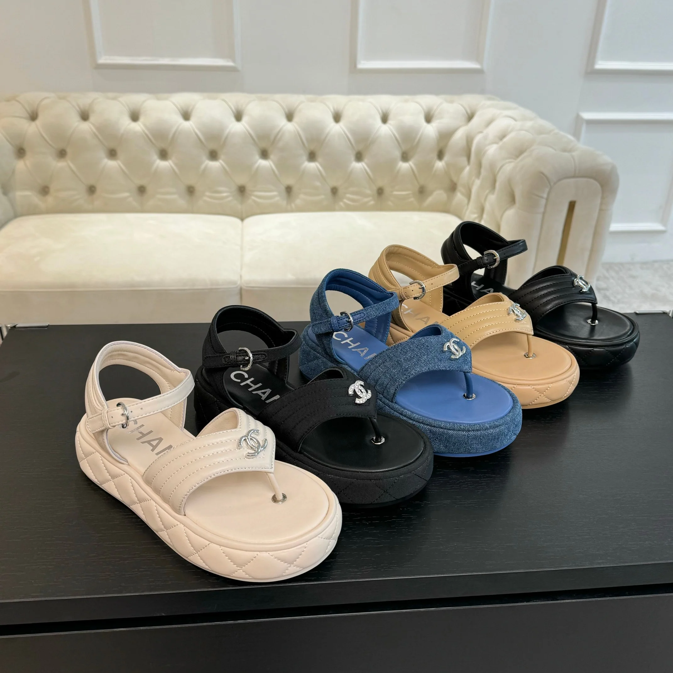 Повседневные сандалии Chanel 2024 — изображение из коллекции