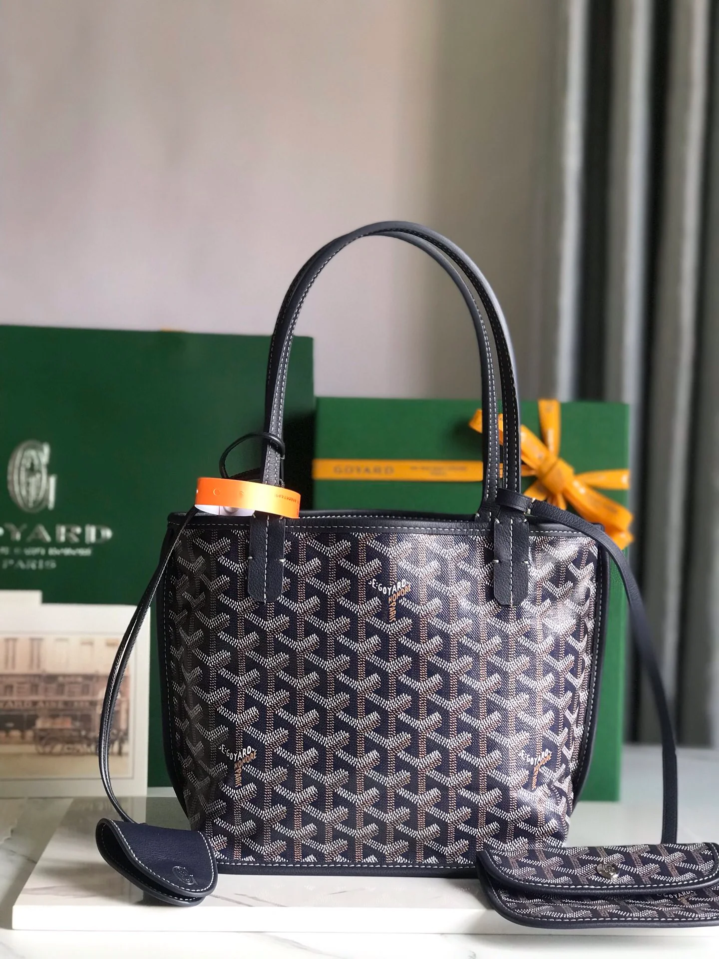 Двусторонняя сумка Goyard из телячьей кожи с цветочным узором - Черная - 1