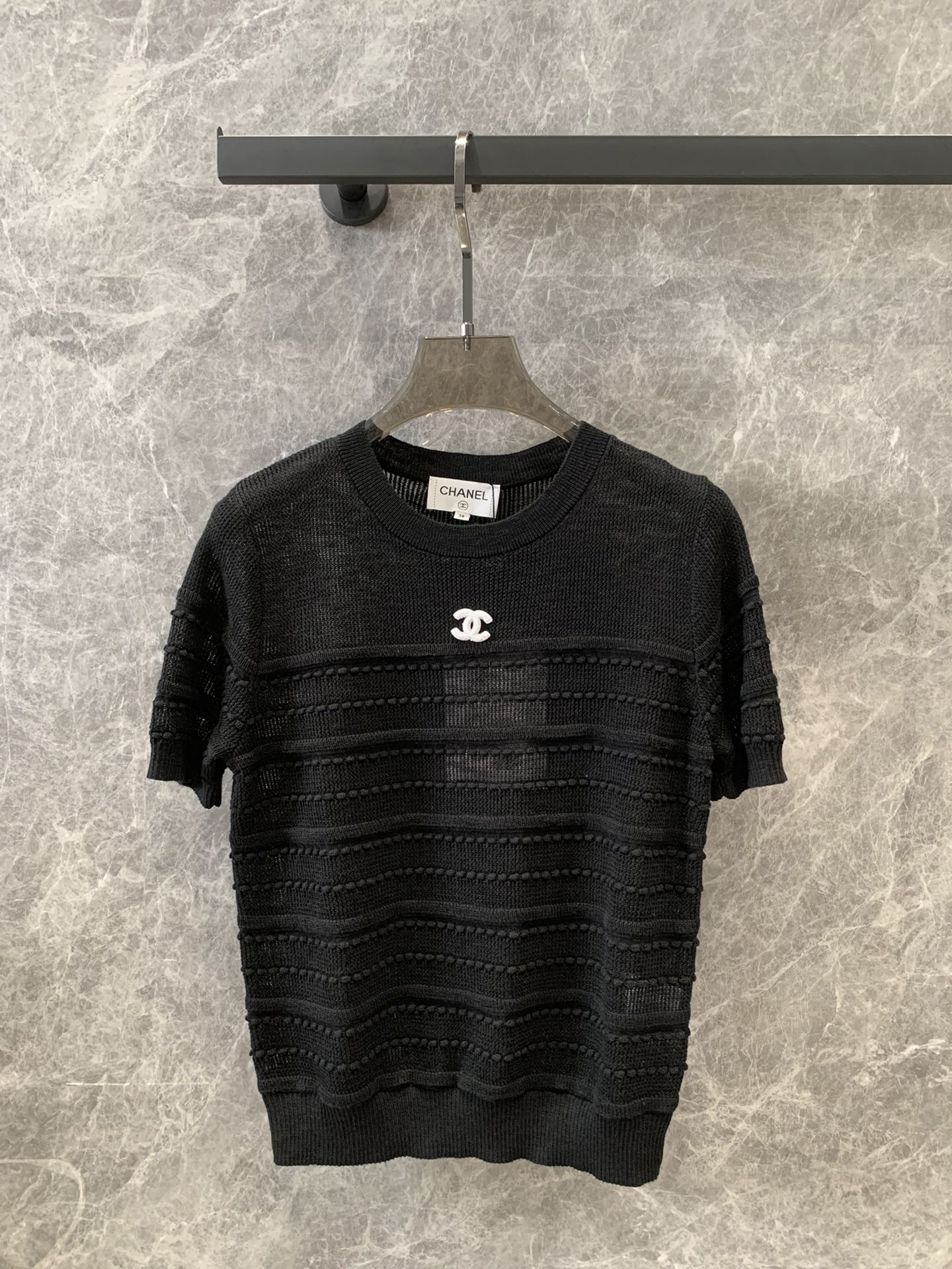 Черный вязаный топ Chanel 2404 для богатой и красивой женщины