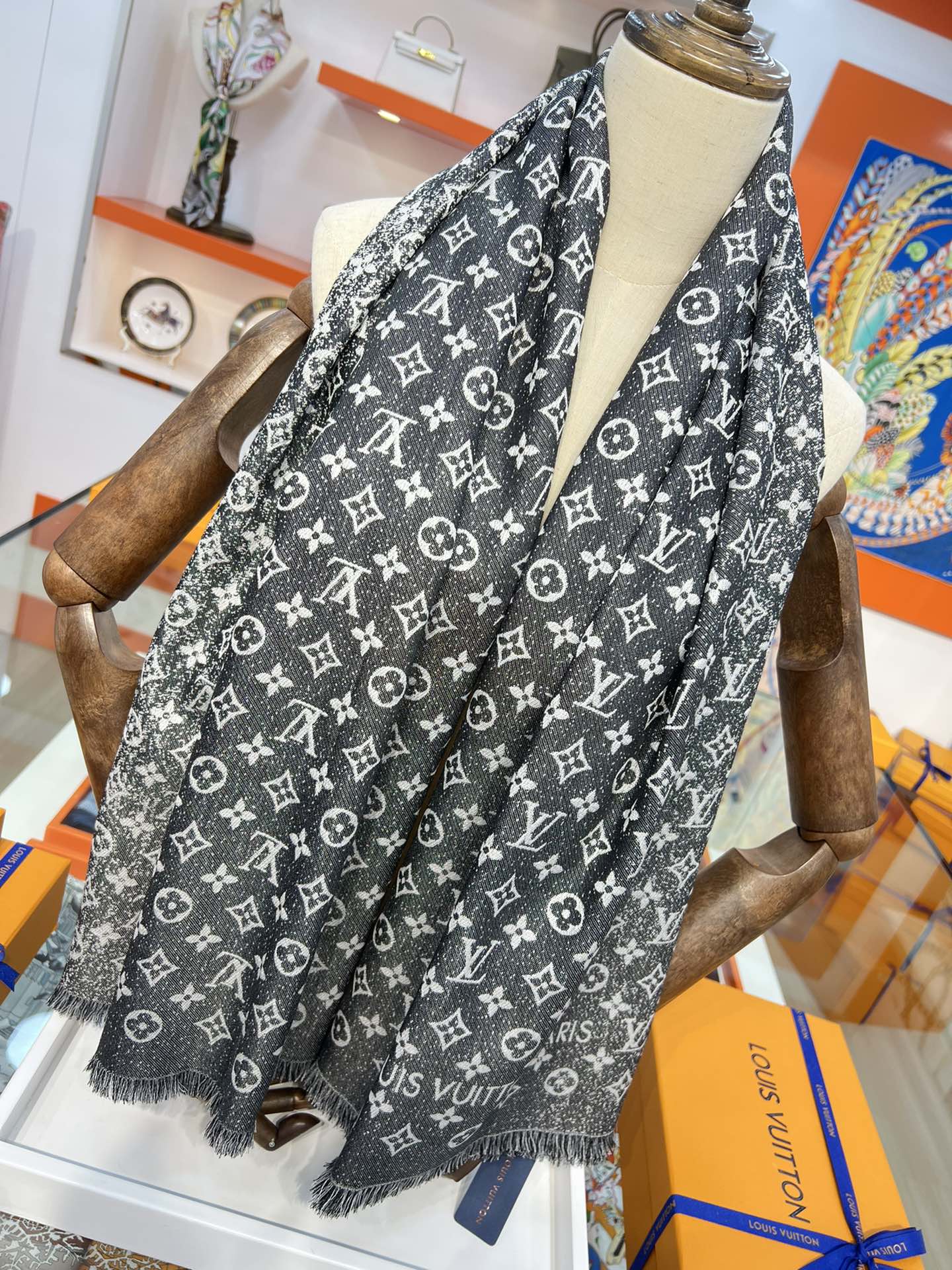 LV - Градиентная джинсовая шаль с монограммой - джинсовая ткань - градиент - 142 - 5 см