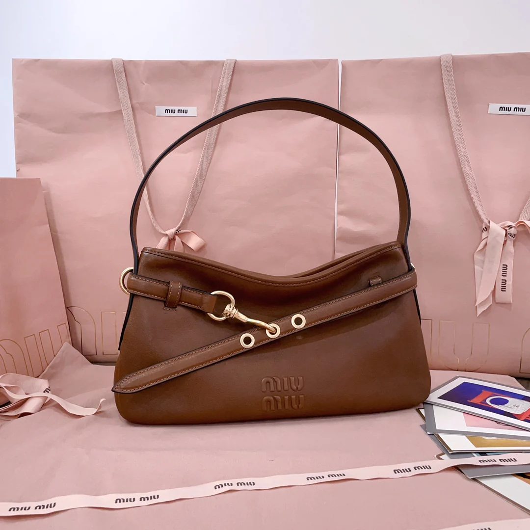 Кожаная сумка Miu Miu Aventure Lock-on