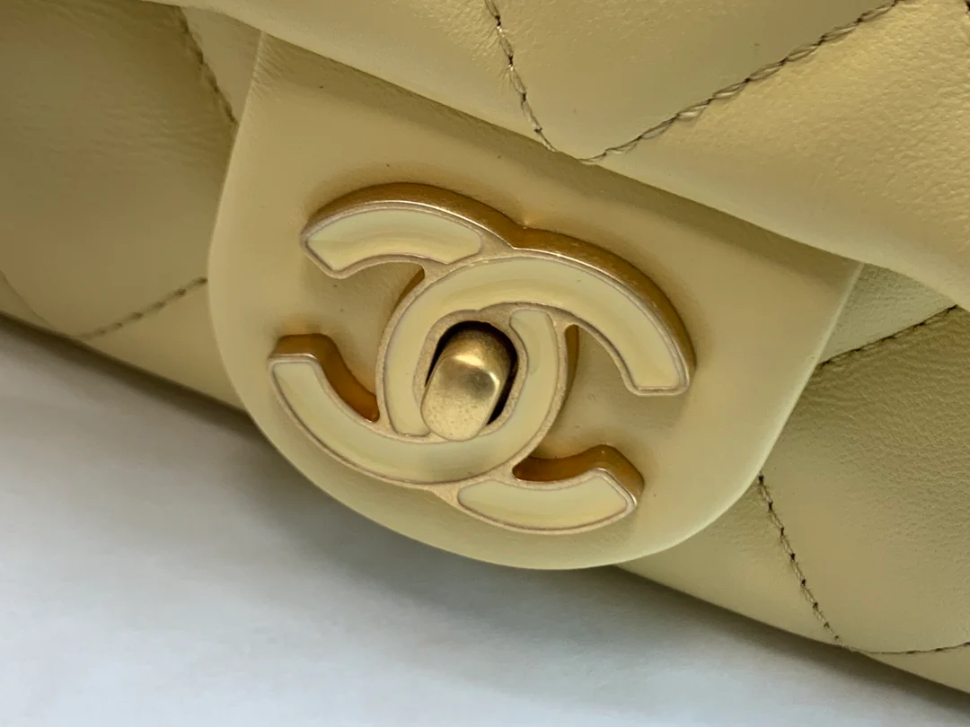 Chanel Новинка 2022 года - Квадратная сумка-мешок с эмалированной пряжкой - 2 шт.