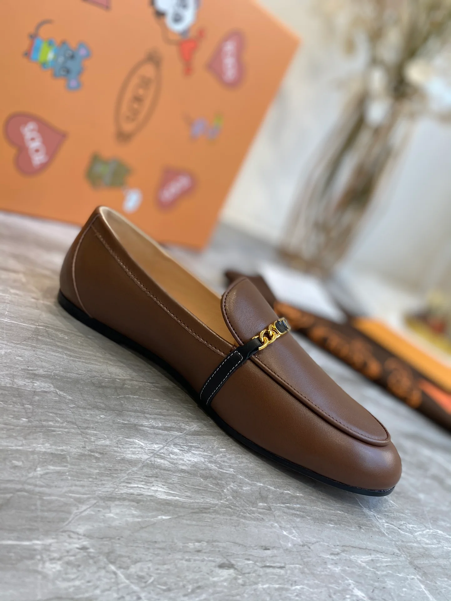 Tods - Сдержанные лоферы с тонкой цепочкой - 3