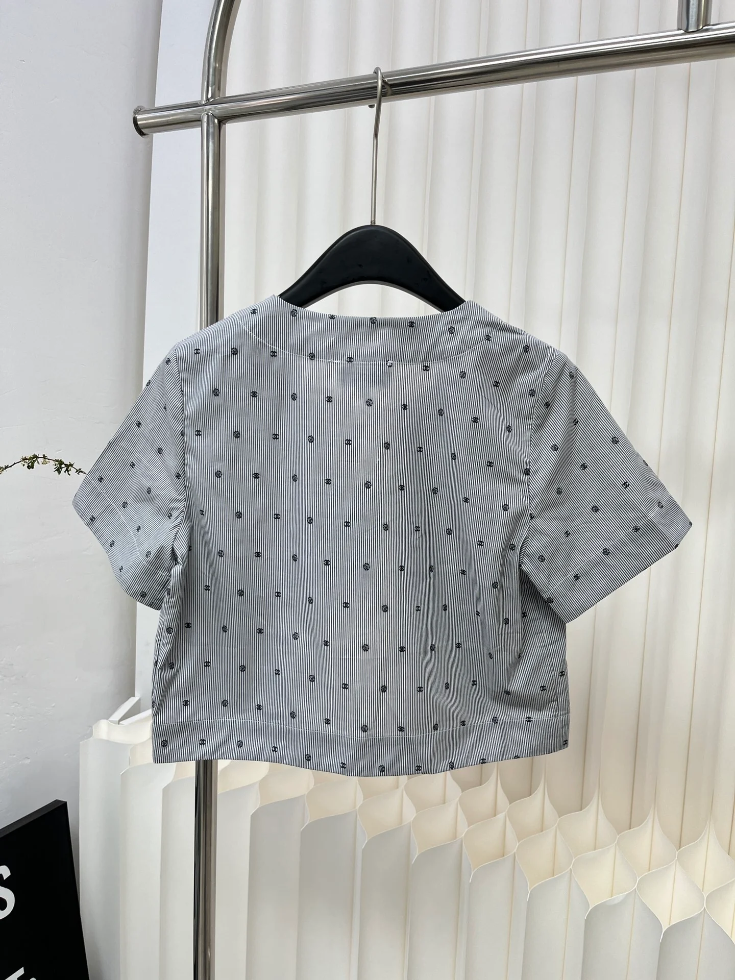 Рубашка Chanel 2403 с жаккардовым узором и высокой талией