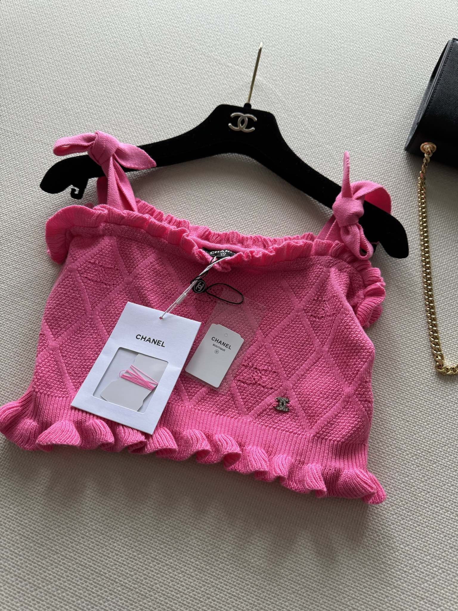 В стиле Chanel - 2403-24 Новая вязаная короткая майка-топ ранней весны - розовая