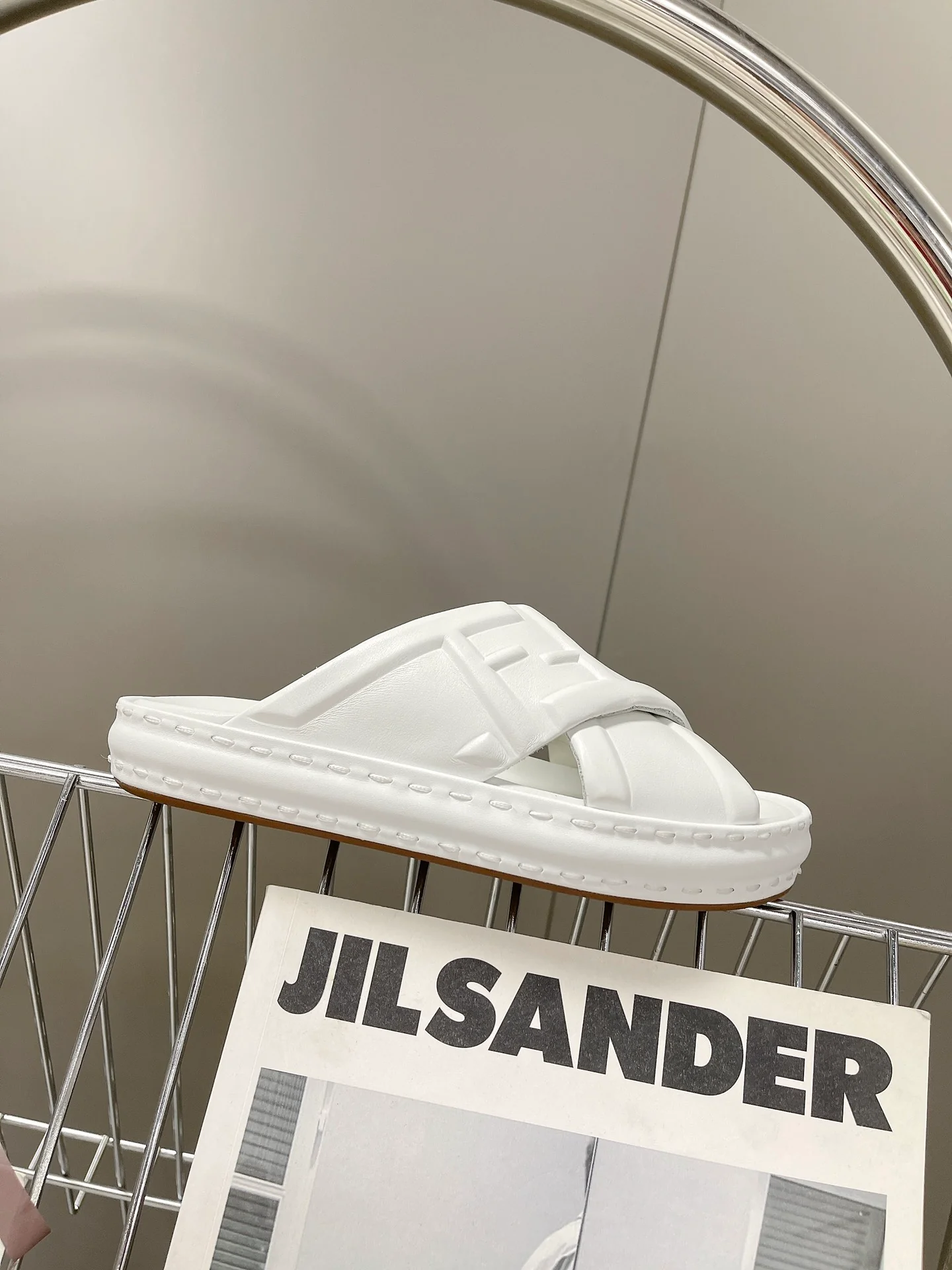 Fendi - Тапочки ?Белый хлеб?