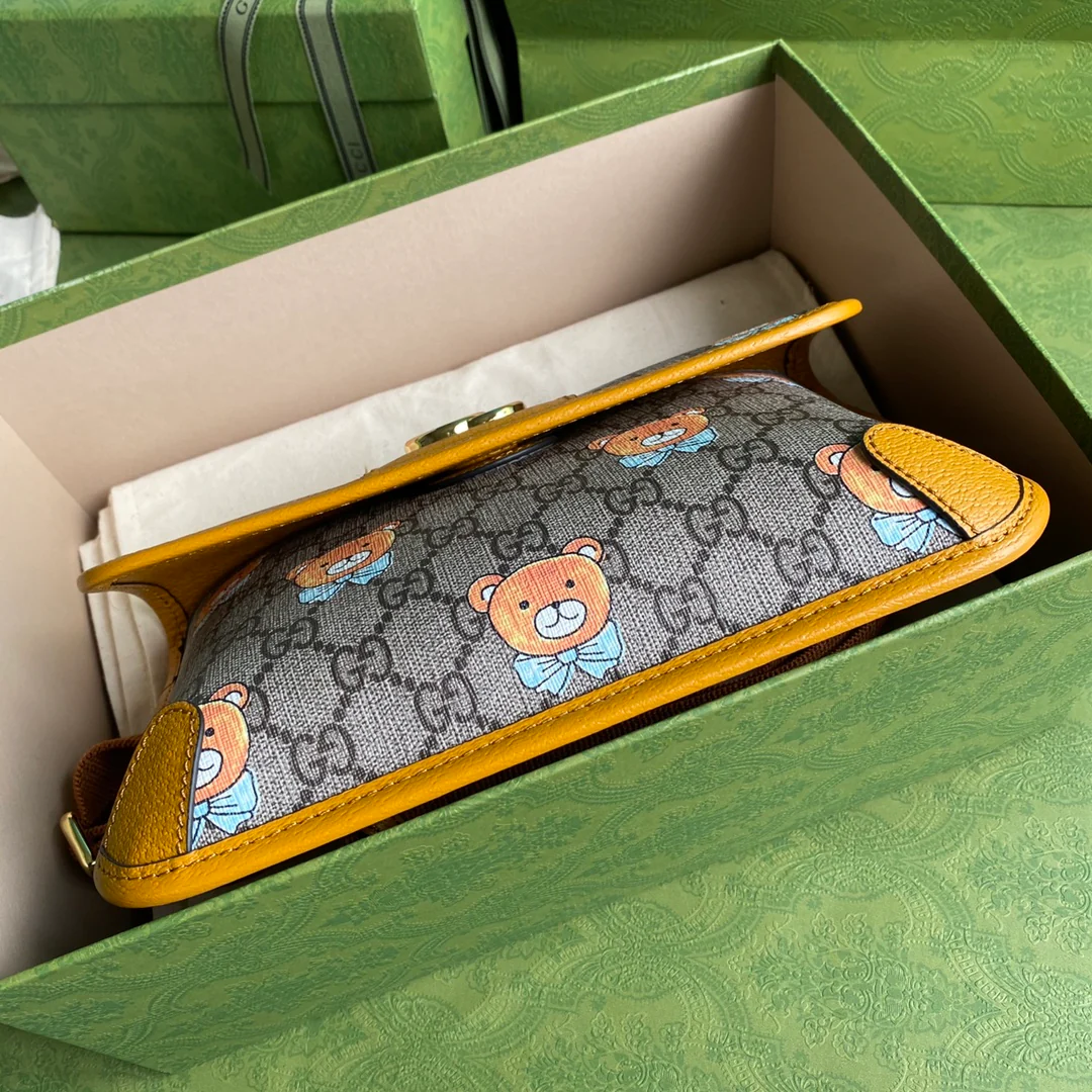 Поясная сумка Gucci в виде плюшевого медведя.
