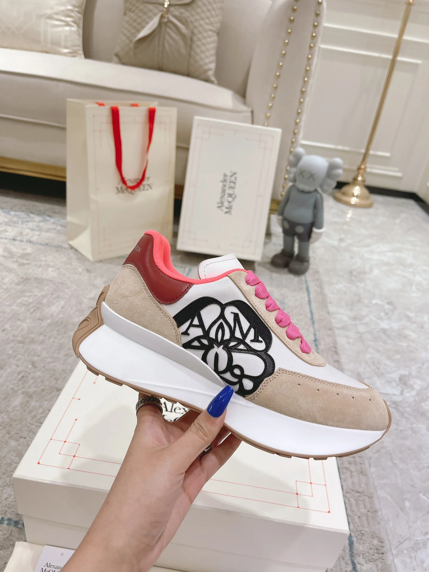 Кроссовки McQueen 2022 года на платформе с буквенным рисунком, белые - унисекс - 1