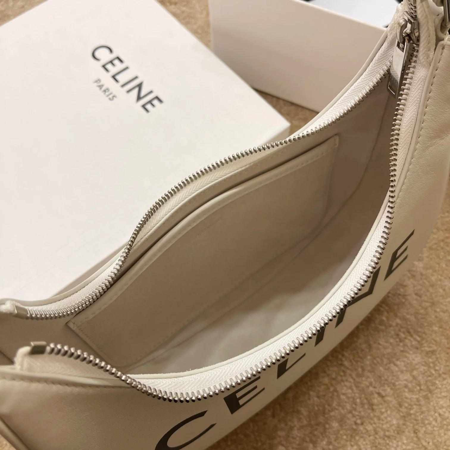 celine-ava сумка подмышки-1