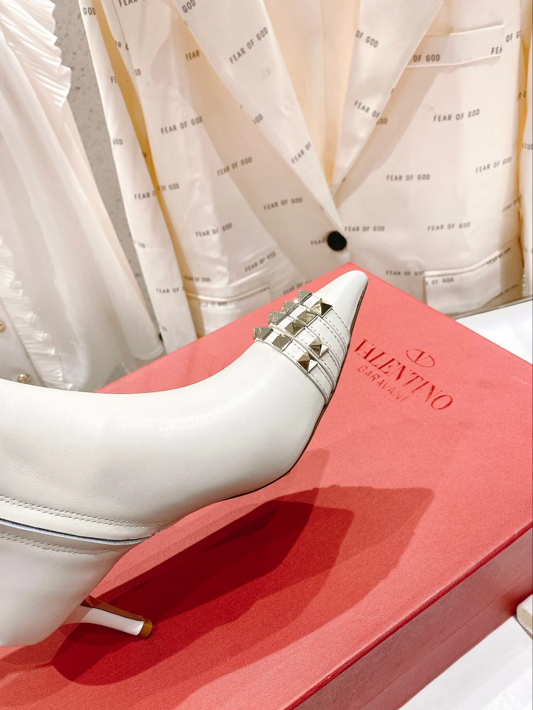 Сапоги-шпильки Valentino с заклепками - белые