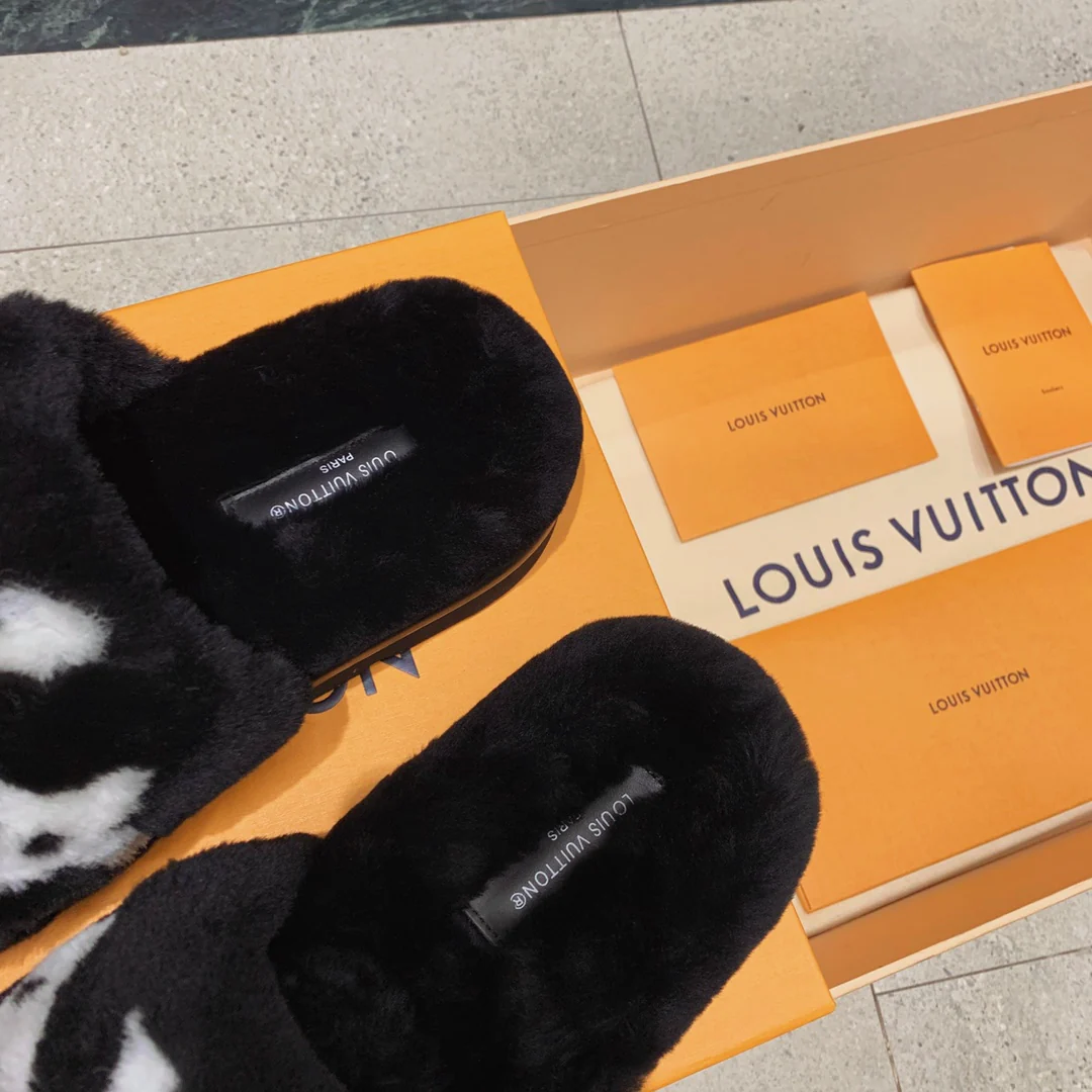 Тапочки LV Teddy из овчины - черные