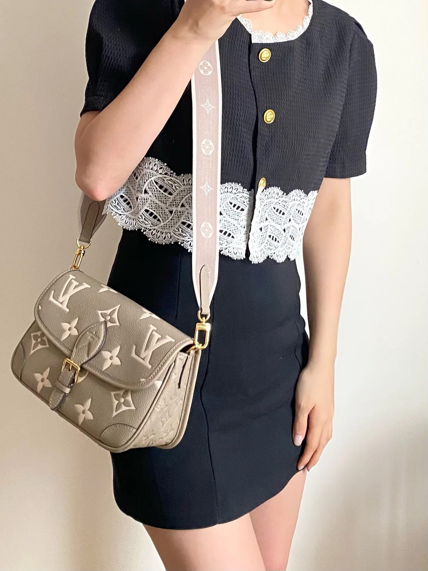 m46583-LV-diane Сумка-багет (наплечная/кроссбоди) - светло-серый