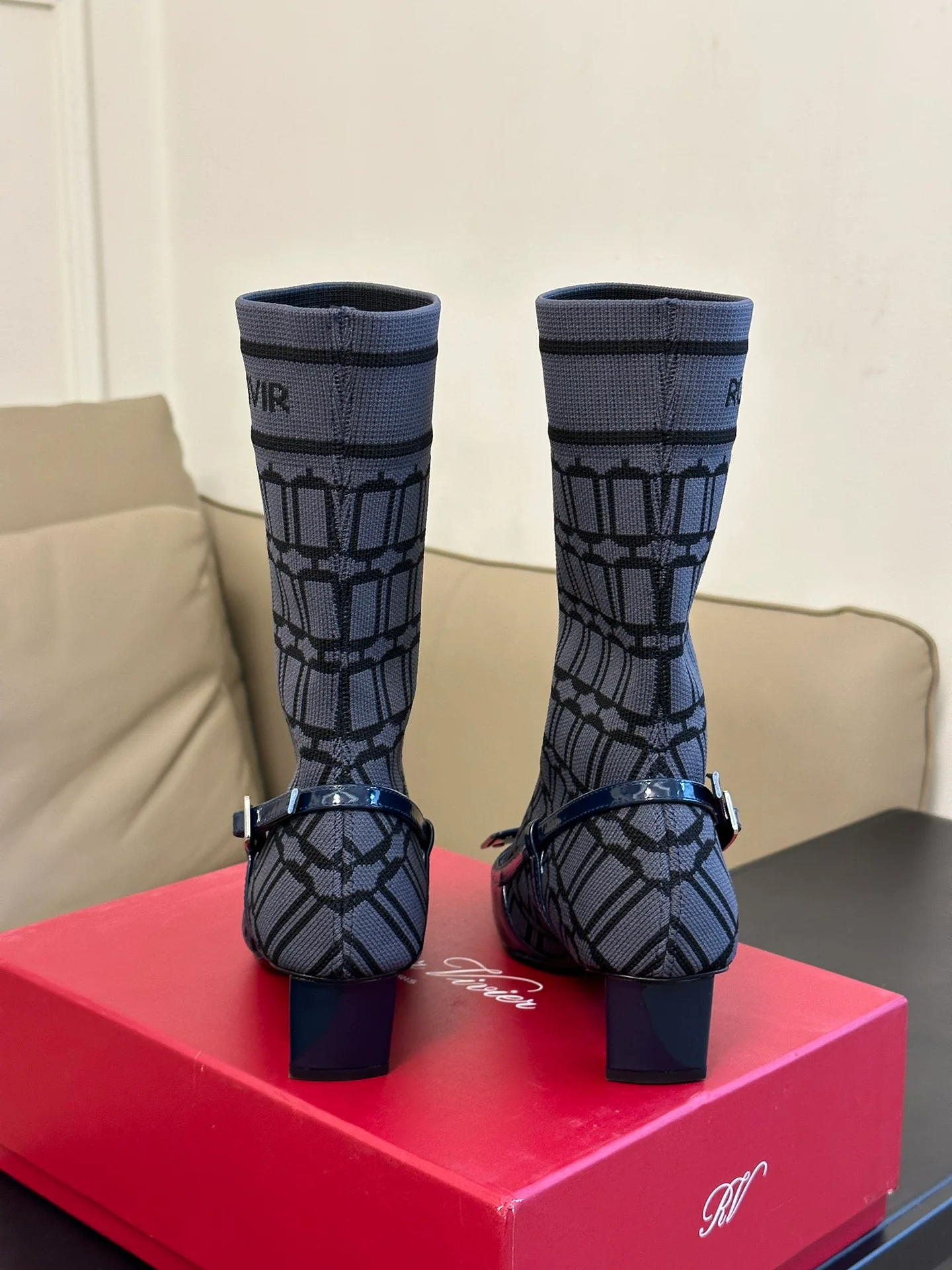 Обувь RV Shoes - Новинка сезона осень/зима 2023 - Ботильоны-носки на высоком каблуке с квадратным носком - Синие