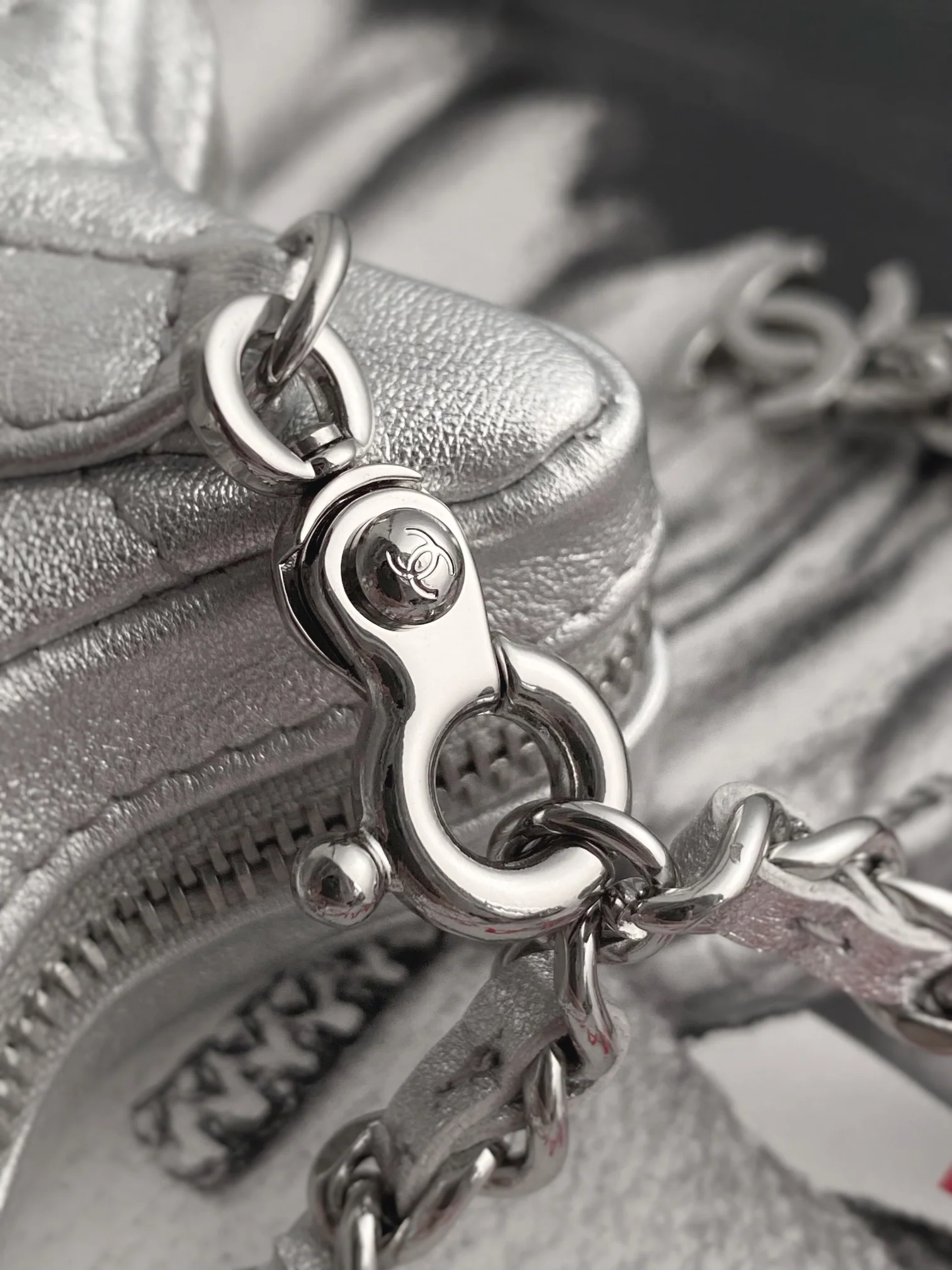 Новинка весны/лета от Chanel - Мини-сумка через плечо Chanel 24c - Серебристая