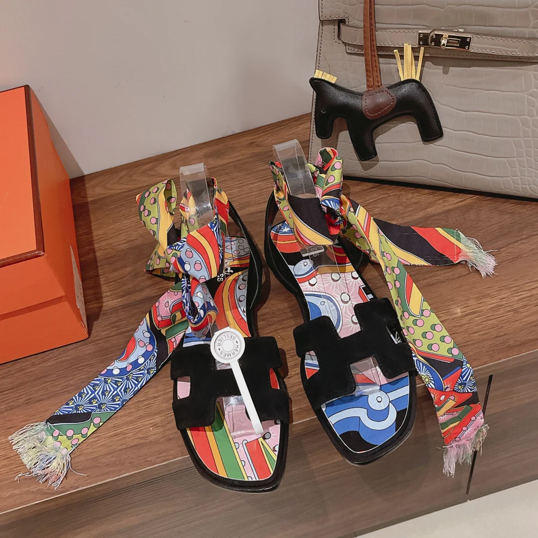 Коллекция Hermes Весна/Лето 2023 - Модные сандалии с шарфом для волос - Черные