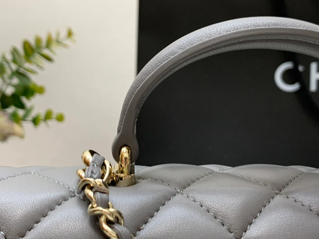 Весенняя коллекция Chanel 2022 - сумка CF - серая