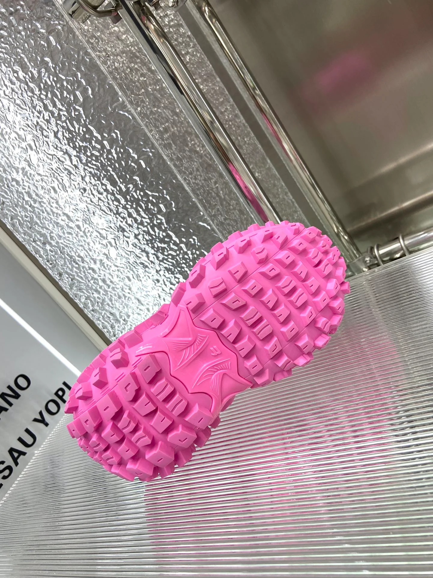 Массивные кроссовки Balenciaga в стиле автомобильных шин - унисекс - розовые