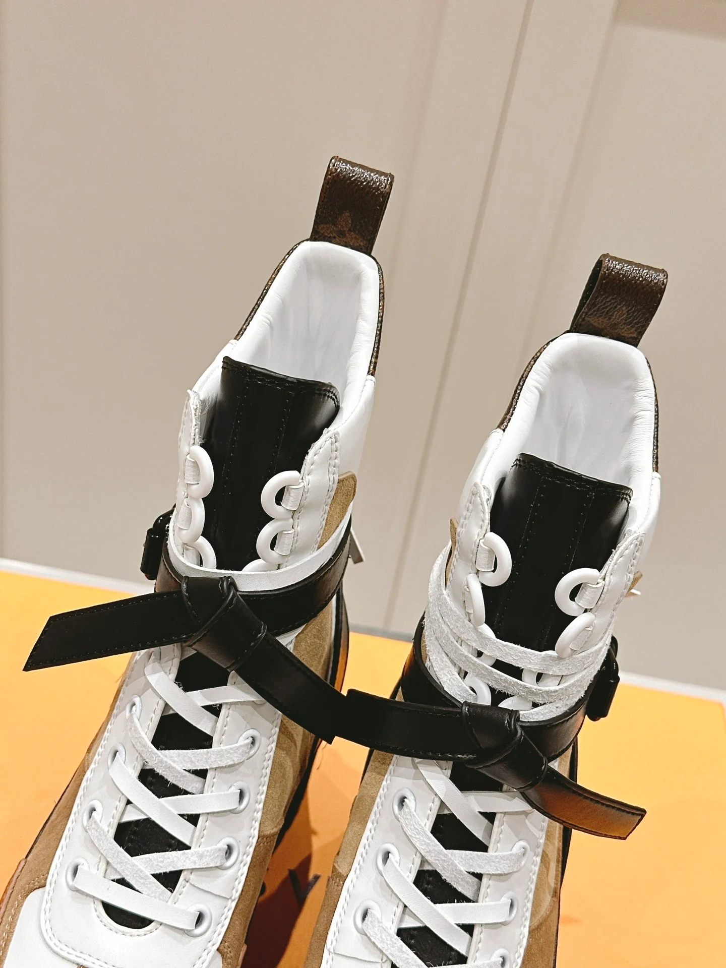 Пряжка для ремня LV-2024 - Ботинки Martin - Кофейно-коричневый