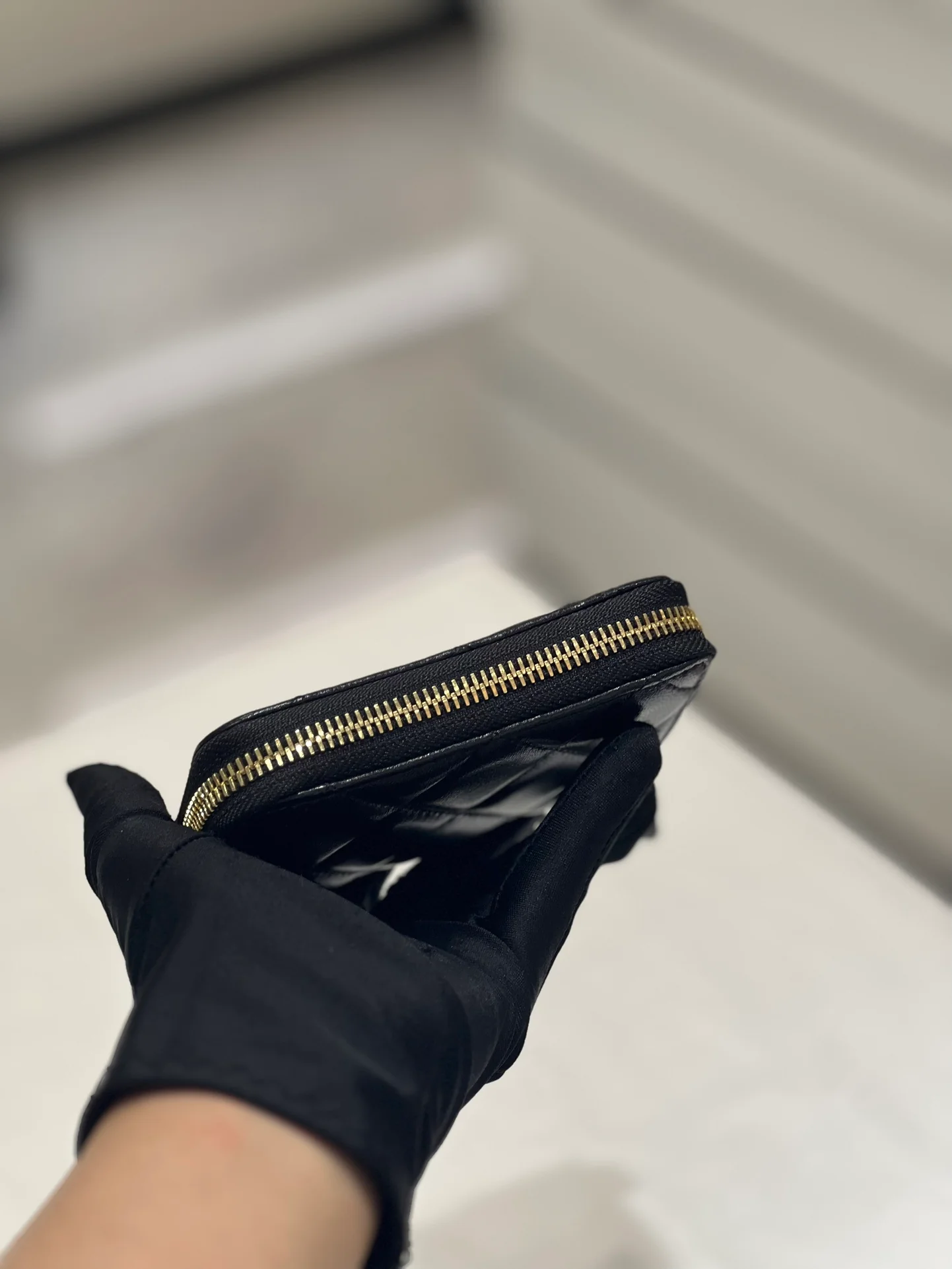 Кошелек-кардхолдер Chanel 23s Heart с эмалированной застежкой-молнией