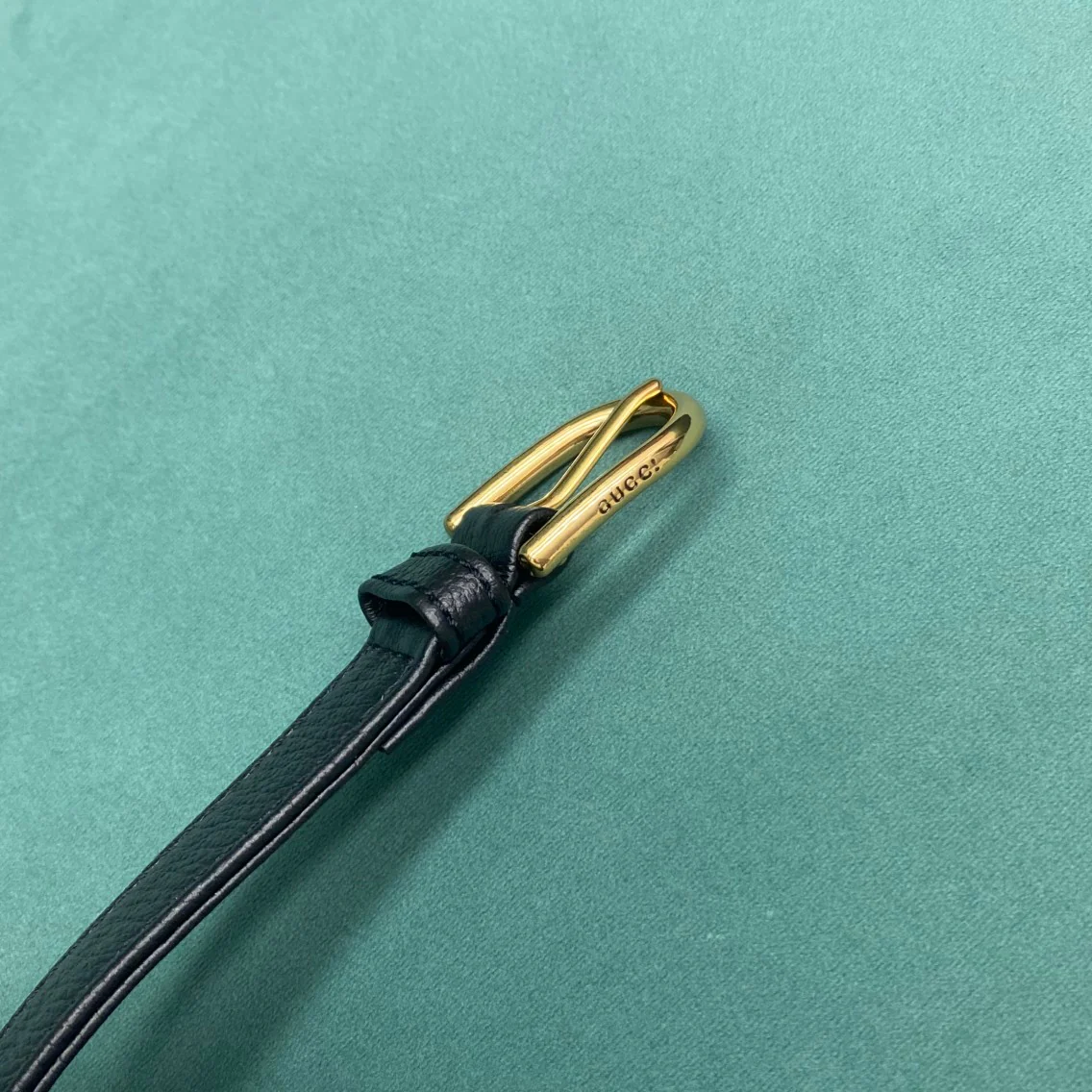 Сумка Gucci на цепочке через плечо - черная