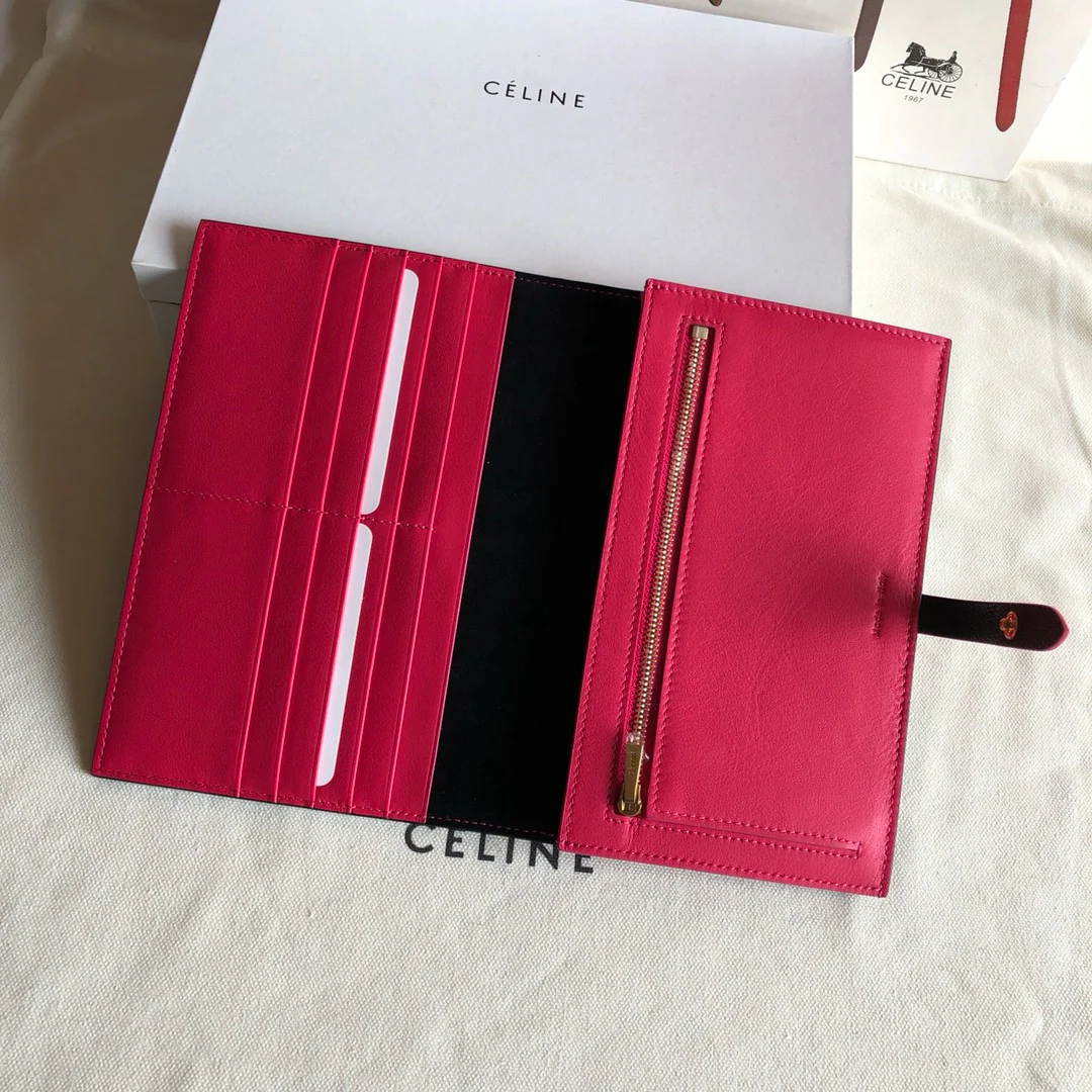 Длинный кошелек Celine — черный с акцентами цвета фуксии — с принтом в виде пальмовых листьев.