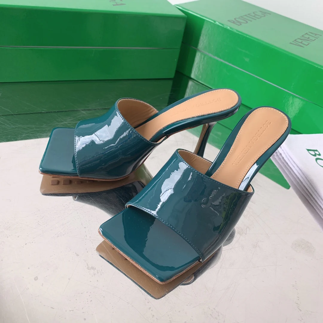 Дом BV - Квадратная голова - Корень