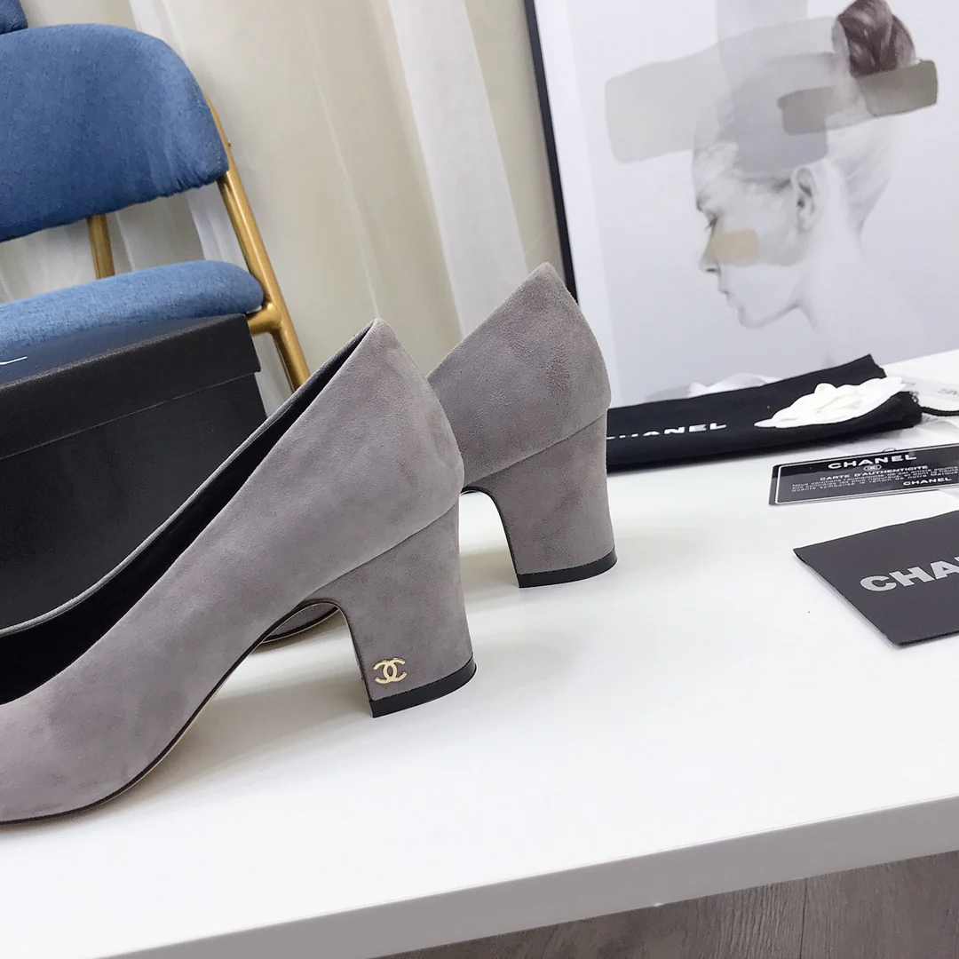 Туфли Chanel на массивном каблуке - Коллекция Métiers d'Art - Серый