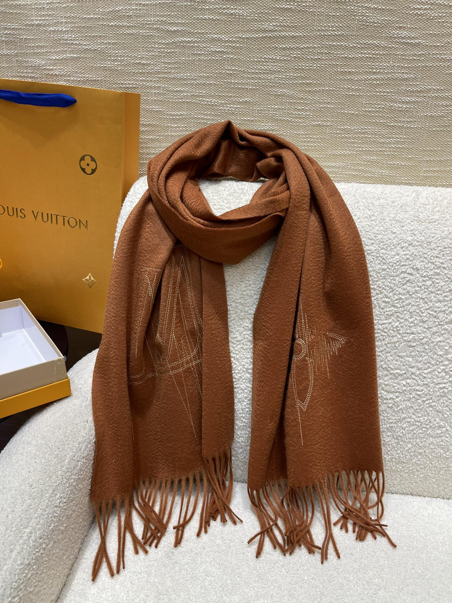 Вышитый шарф LV - 180 см - 35 см - 100% кашемир - верблюжий цвет