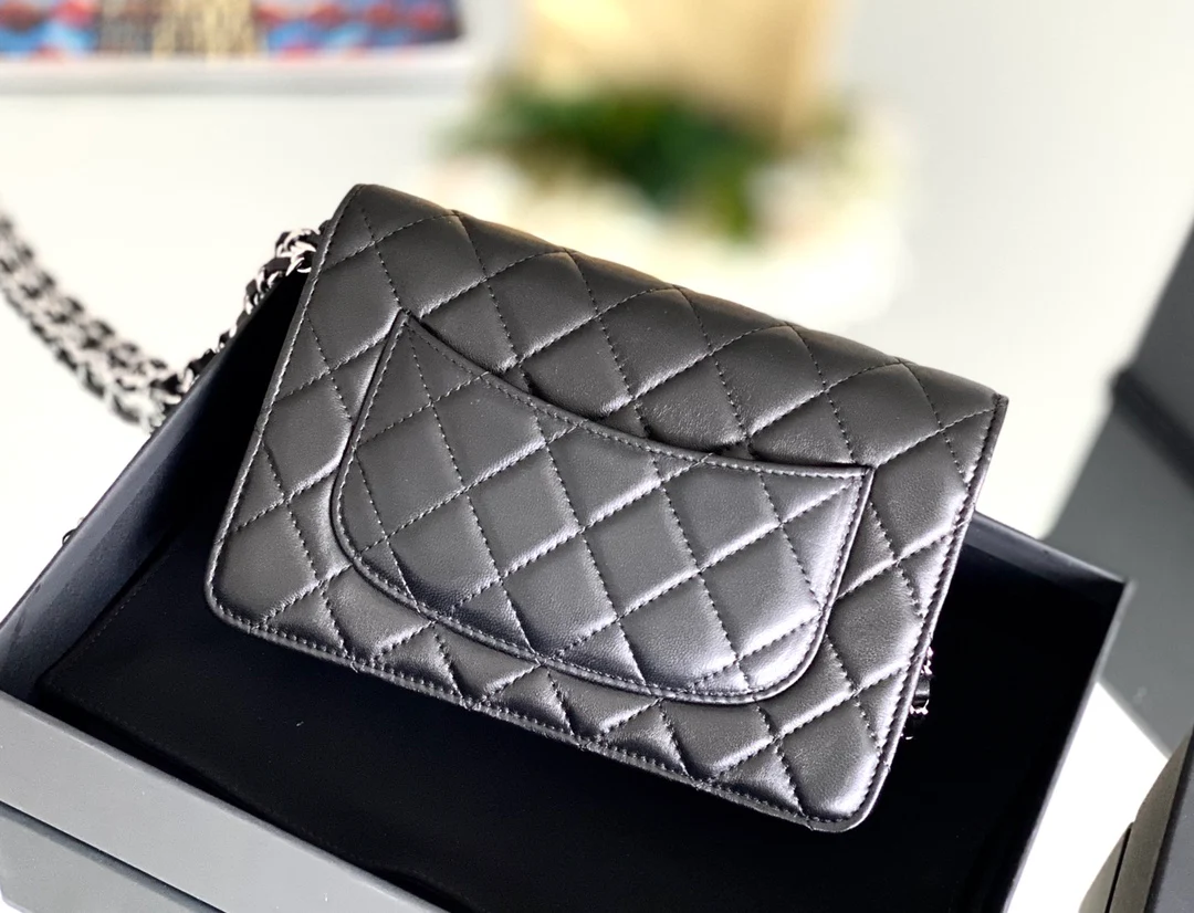 Chanel - Классическая цепочка WOC - Черная овечья кожа с серебряной пряжкой