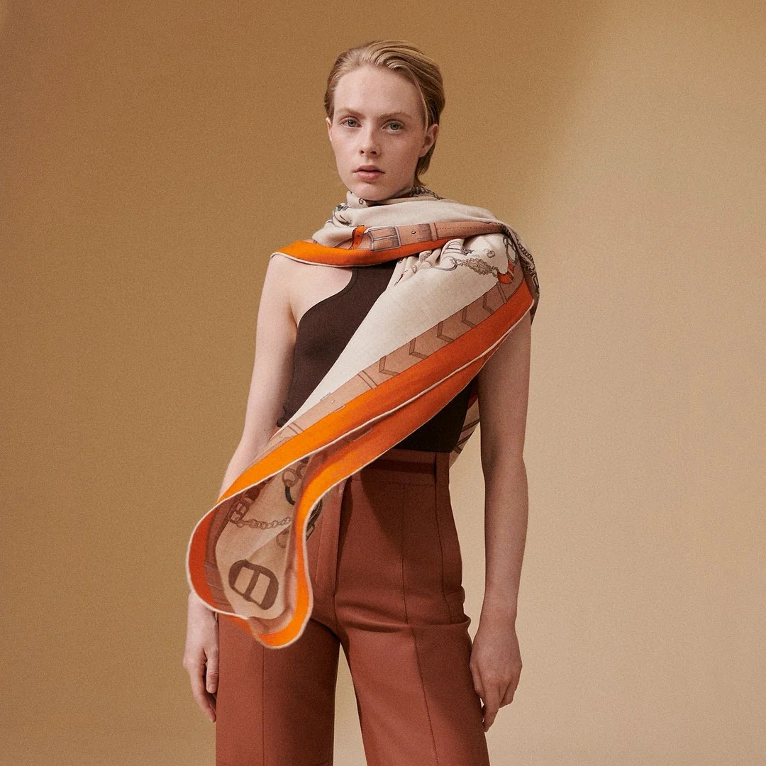 Большой носовой платок Hermes 2024 в цепочке - оранжевый