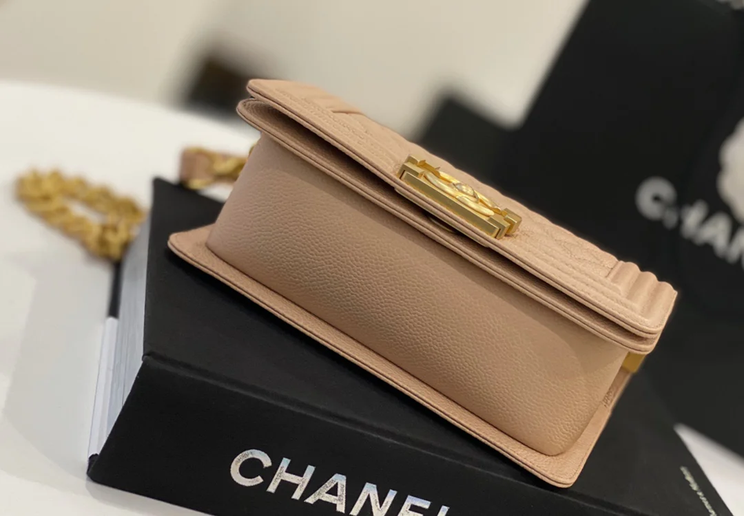 Chanel-boy-20cm-30