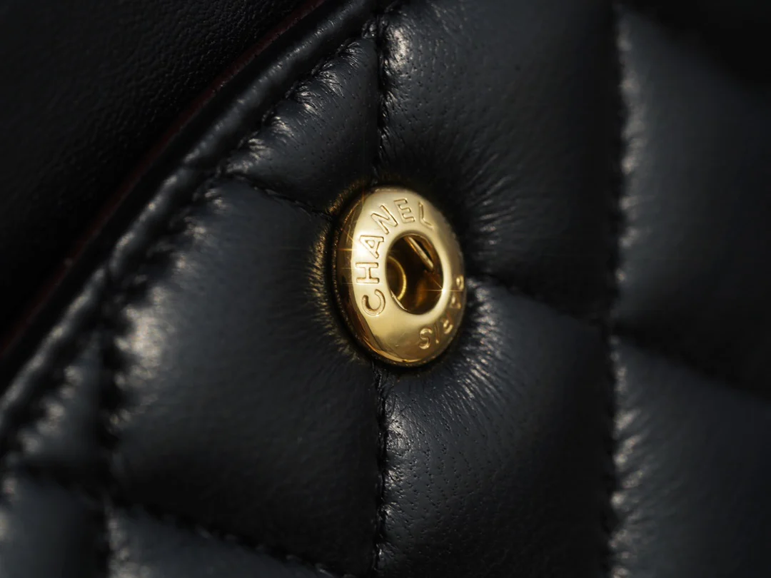 Сумка Chanel CF Medium - 25 см - из черной овечьей кожи с золотой пряжкой - CF25