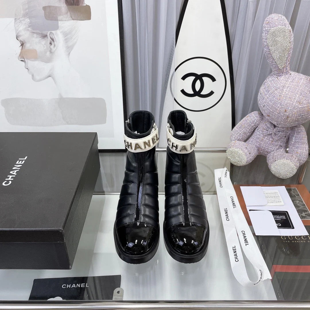 Новинка сезона осень/зима 2022 от Chanel - Пуховые сапоги - Черные - 5 см
