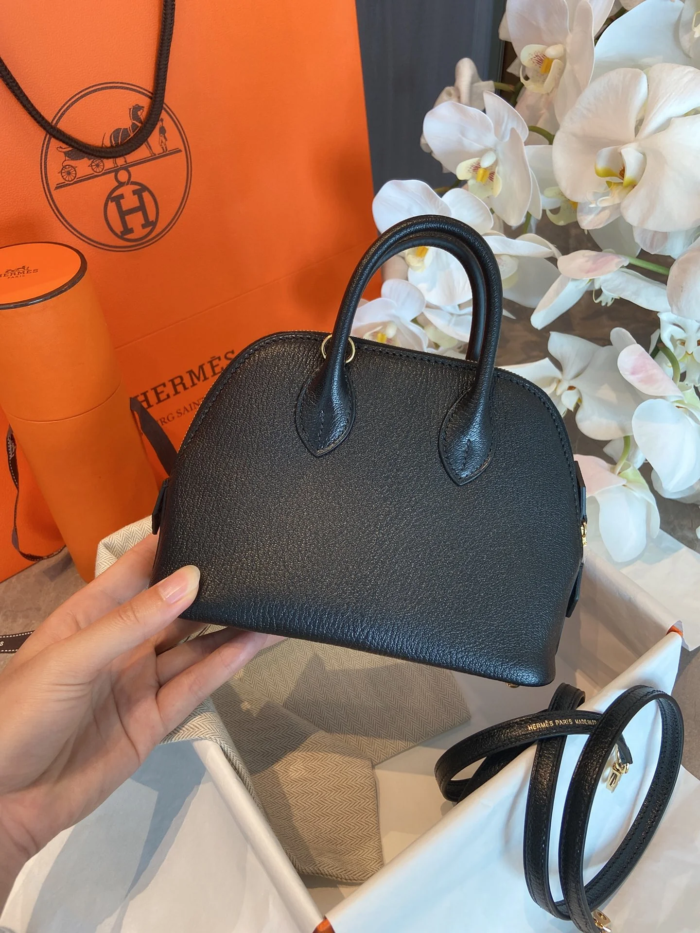 Миниатюрная пряжка Hermes Bolide из козьей кожи с золотым покрытием, черная.