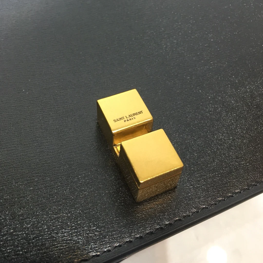 Сумка через плечо YSL Carre из кожи с текстурой ?зубная палочка?