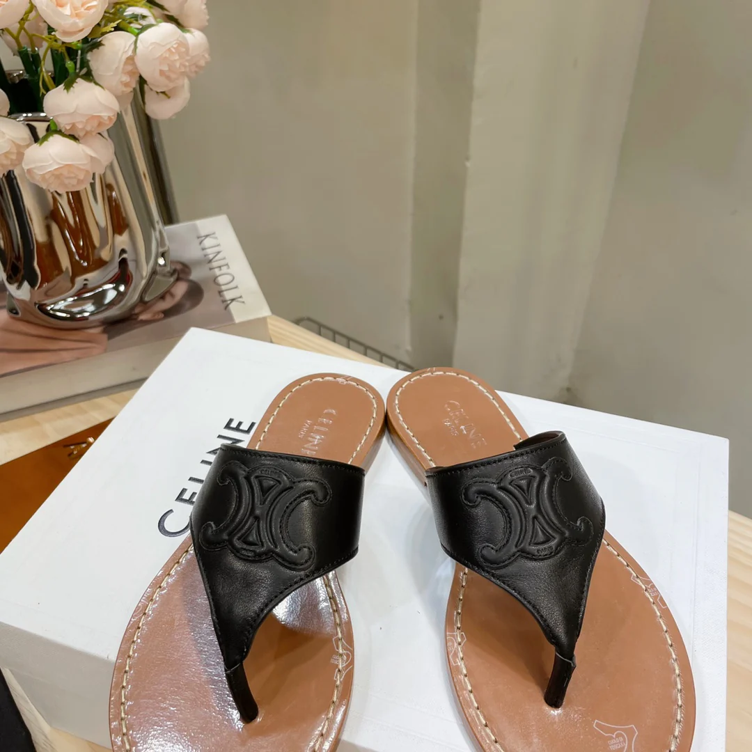 Celine - Новинка весна/лето 2023 - Ретро-шлепанцы Arc de Triomphe