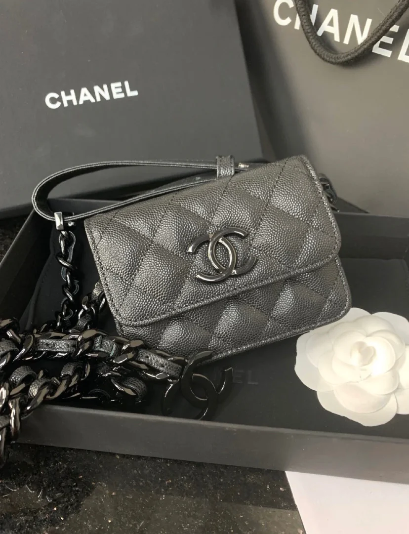 Черный держатель для карт Chanel
