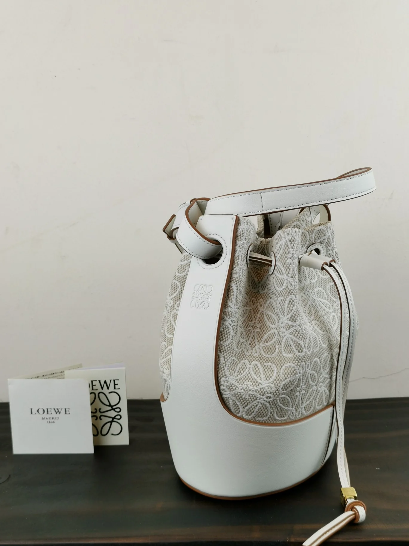 Сумка-ведро Loewe Anagram - Маленькая - 1 шт.