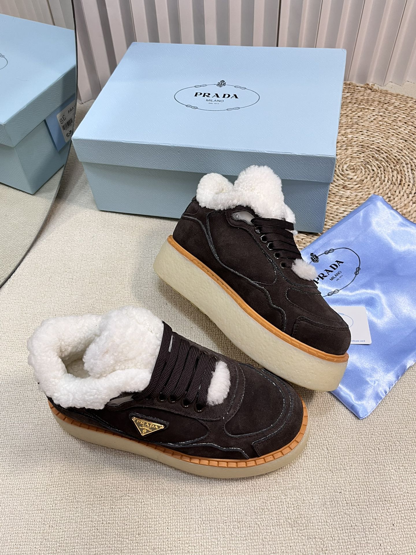 Повседневные шерстяные туфли Prada 2024 — темно-коричневые