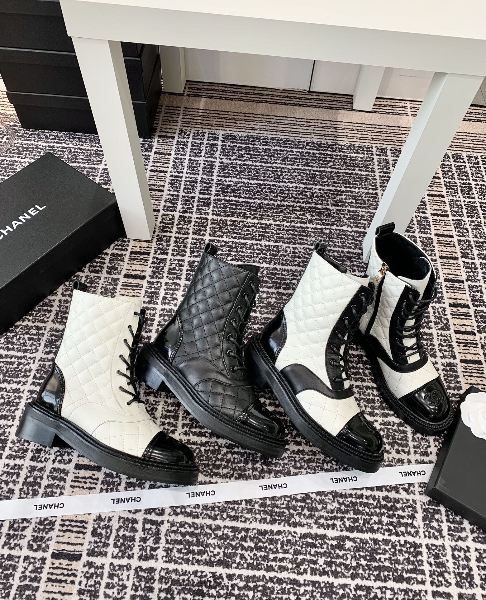 Chanel - Сапоги для верховой езды на шнуровке - Белые