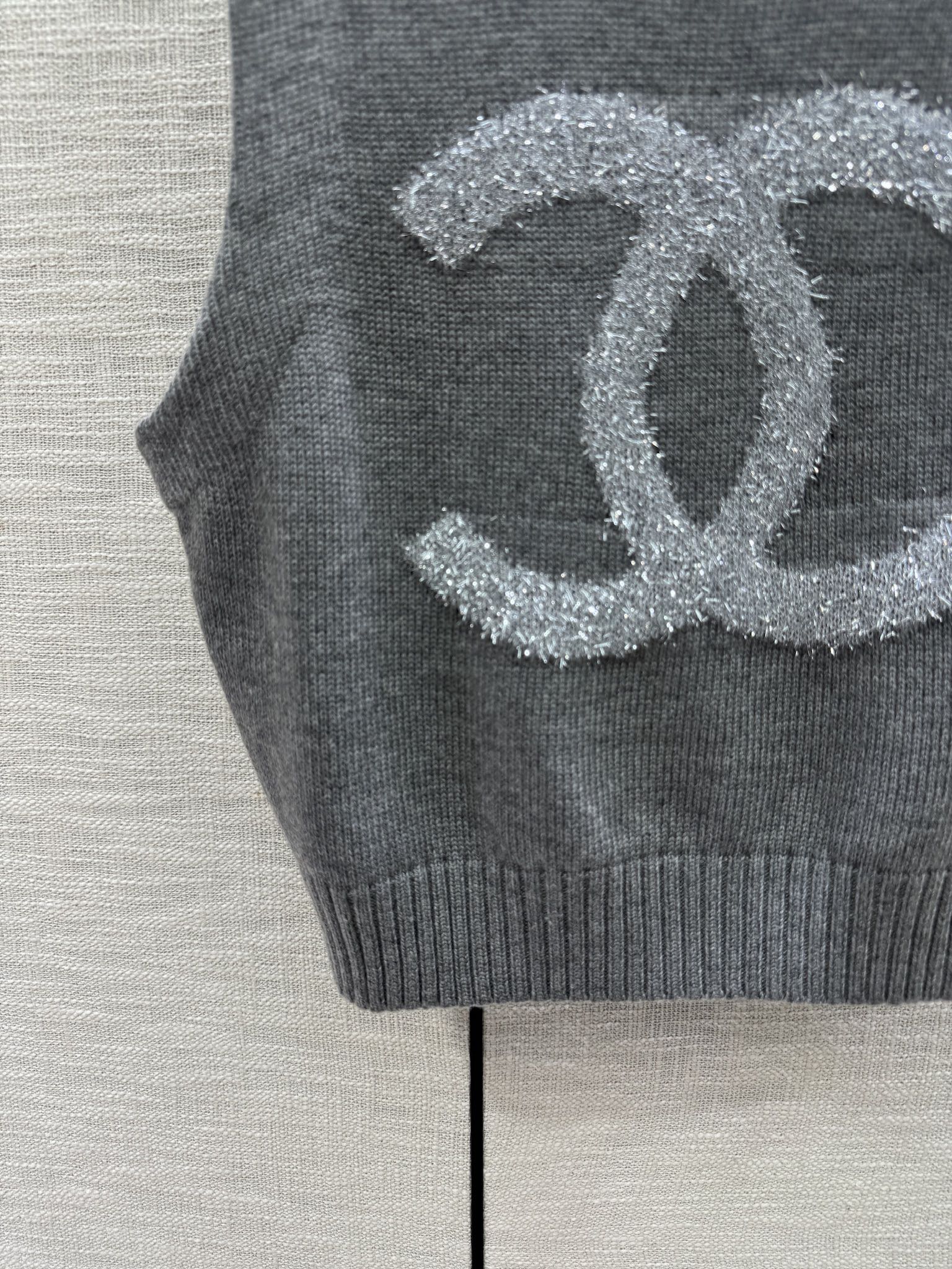 Вязаный жилет Chanel 2403 Double C - серый