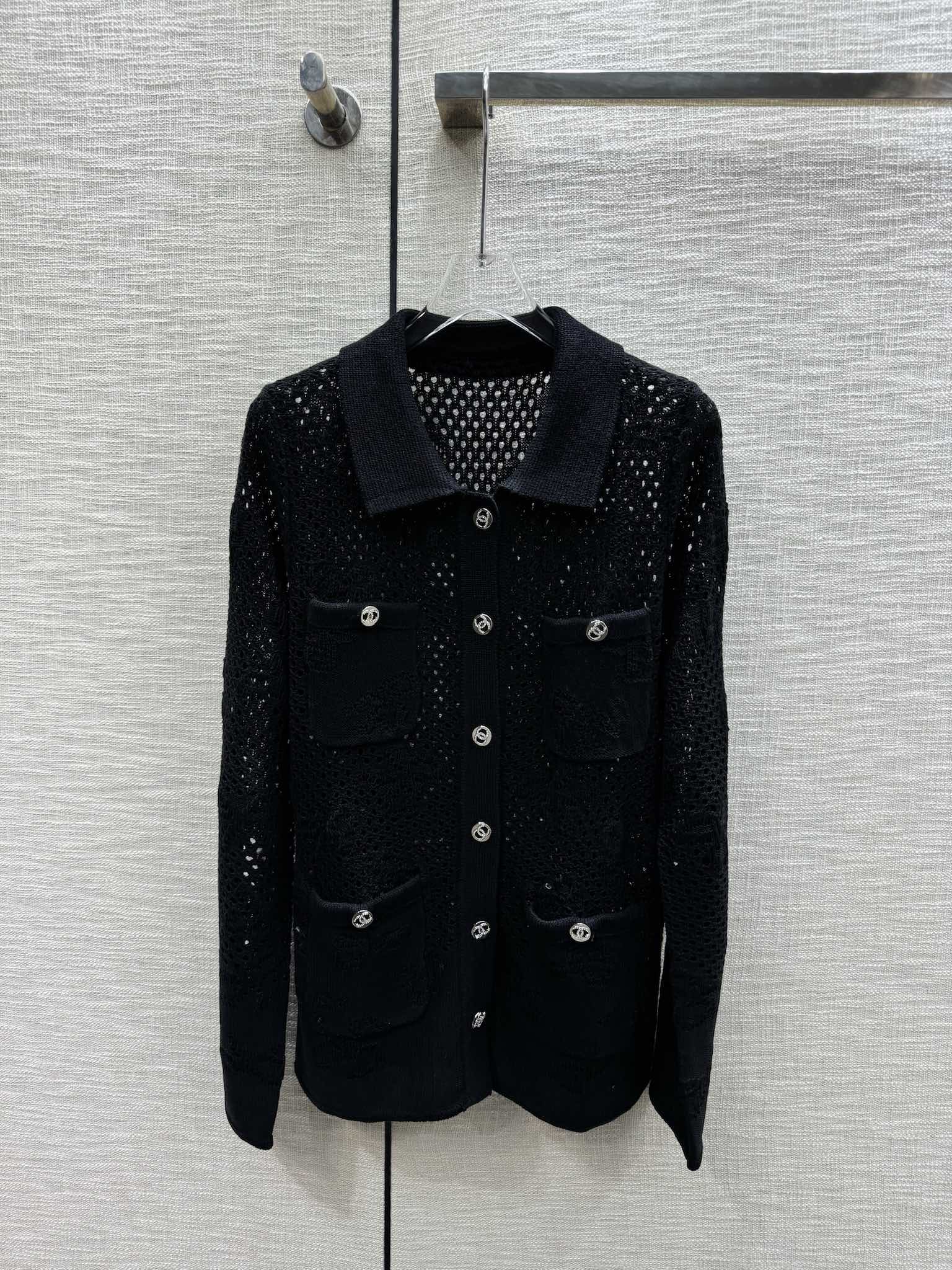 Chanel - 2403-24 Новейший элегантный вязаный комплект ранней весны с ажурным узором - Черный