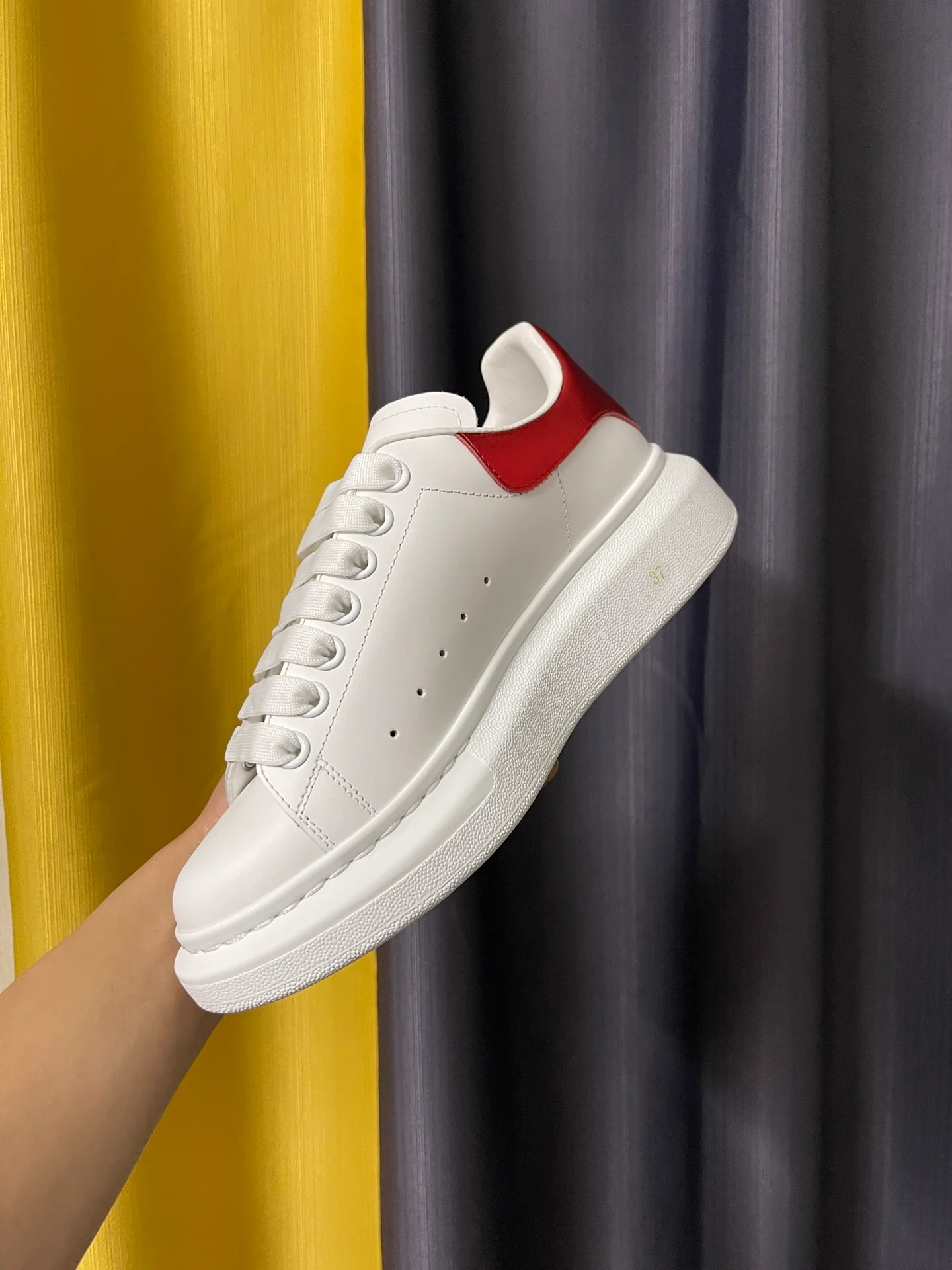 Классические белые кроссовки McQueen - унисекс - красная кожаная пятка - премиум-издание