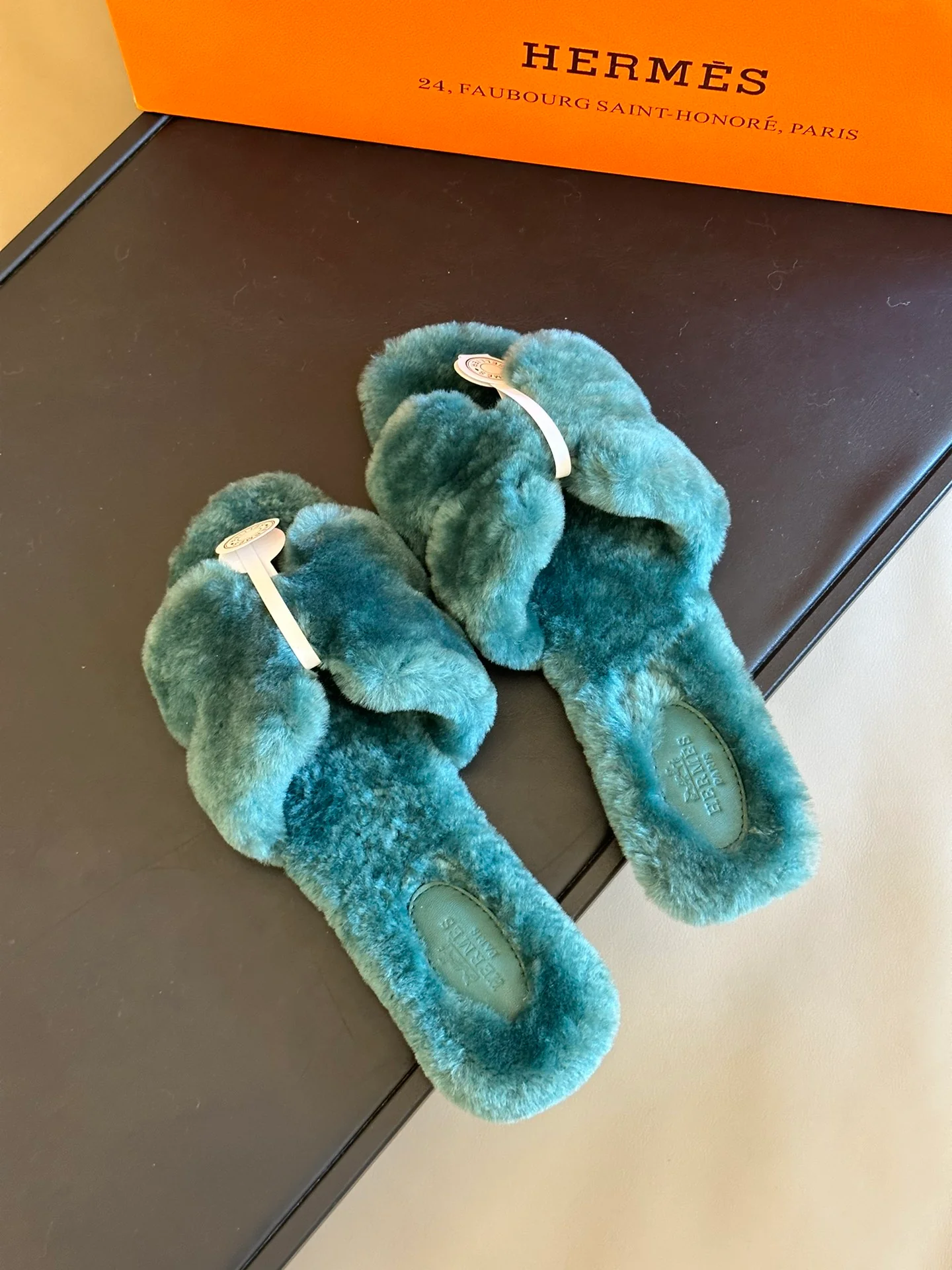 Шерстяные тапочки Hermes 2024 года - зеленые