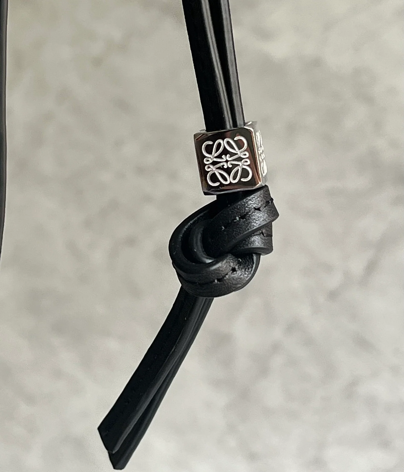 Сумка-хобо Loewe Hammock - черная