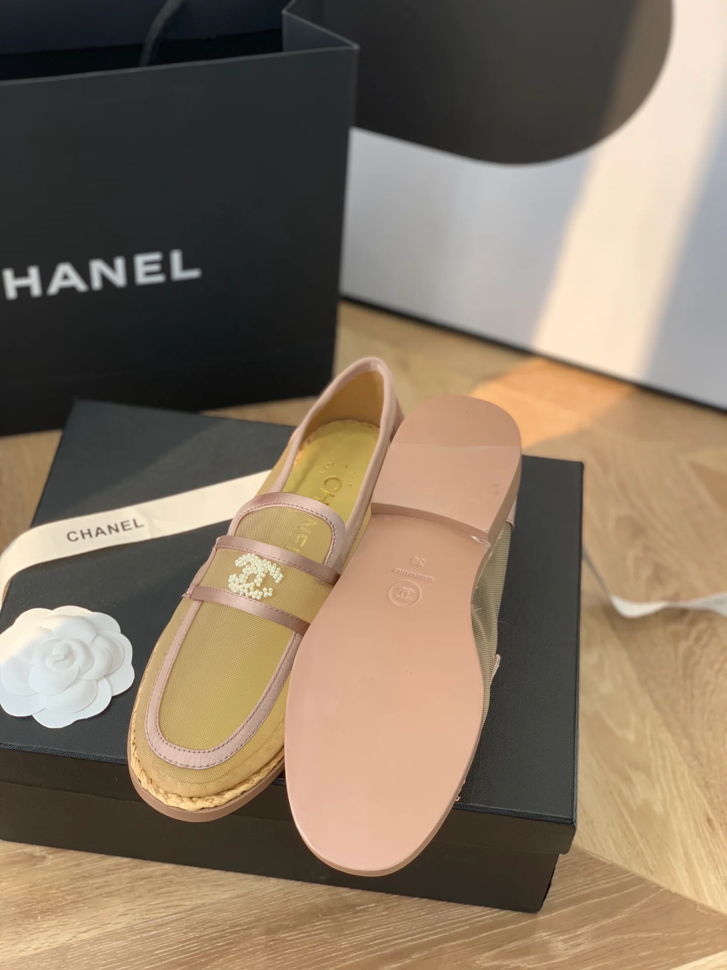 Chanel - Абрикосовые полупрозрачные лоферы