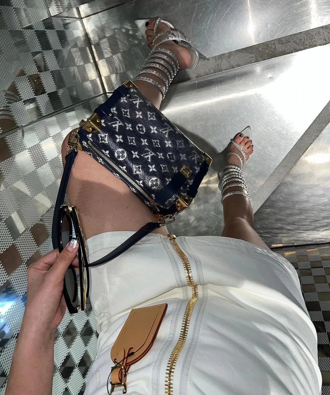 m22944-LV-side-trunk handbag-blue